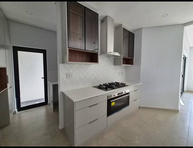 4 BEDROOM HOUSE FOR SALE IN SANDOWN